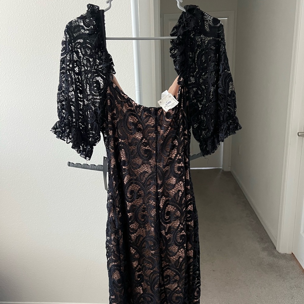 VENUS Black and Tan Ruffled Sheath Dress